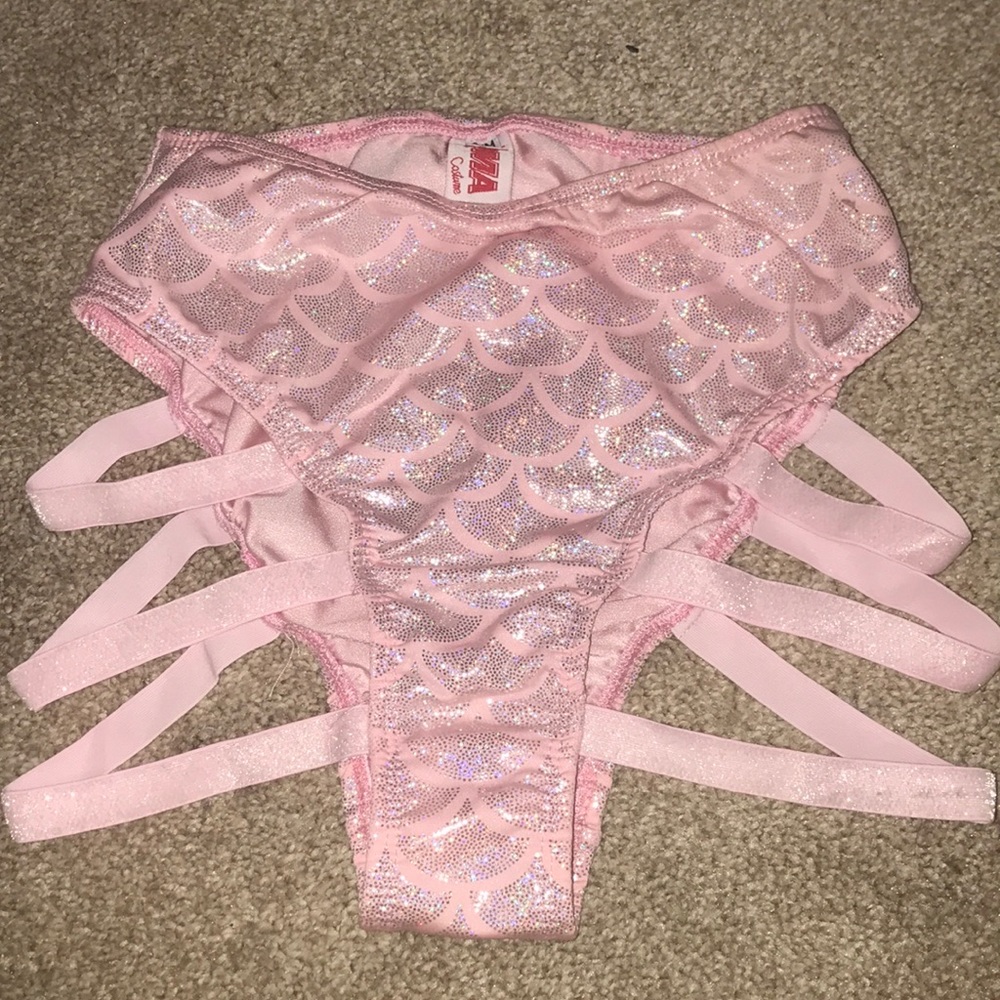 Mermaid bottoms 🧜🏻‍♀️